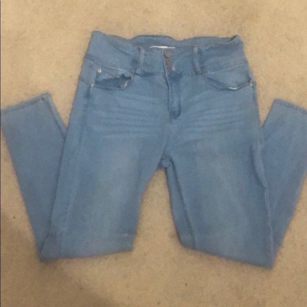 Light washed skinny jeans